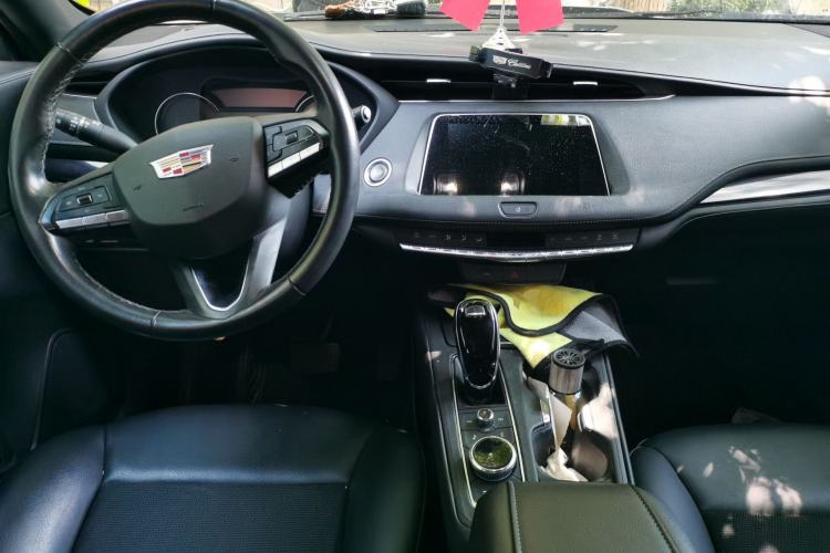 Used Cadillac XT4 2021 28T Two-Wheel Drive Tech Edition Center Console