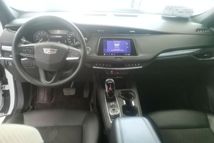 Used Cadillac XT4 2021 28T Two-Wheel Drive Tech Edition Center Console