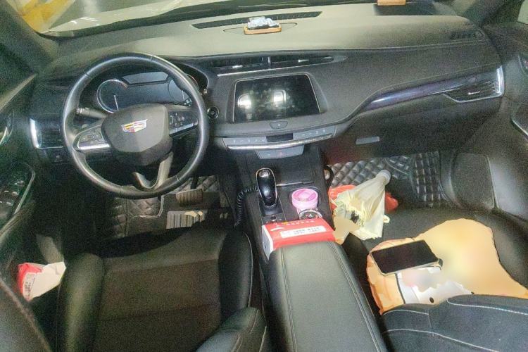 Used Cadillac XT4 2021 28T Two-Wheel Drive Tech Edition Center Console