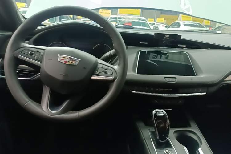 Used Cadillac XT4 2021 28T Two-Wheel Drive Leading Version Center Console