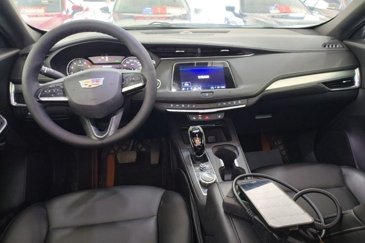 Used Cadillac XT4 2021 28T Two-Wheel Drive Luxury Version Center Console