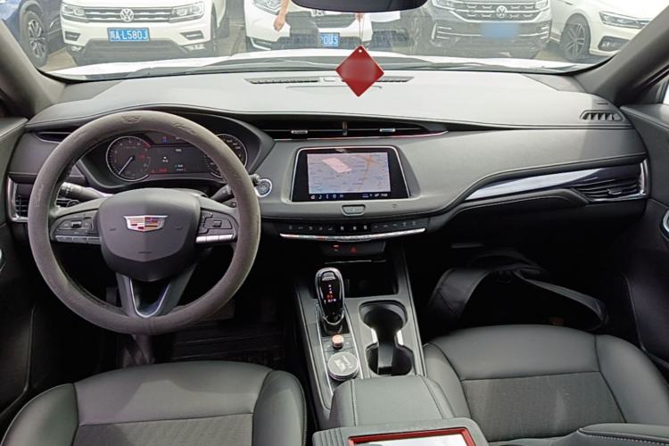 Used Cadillac XT4 2021 28T Two-Wheel Drive Tech Edition Center Console