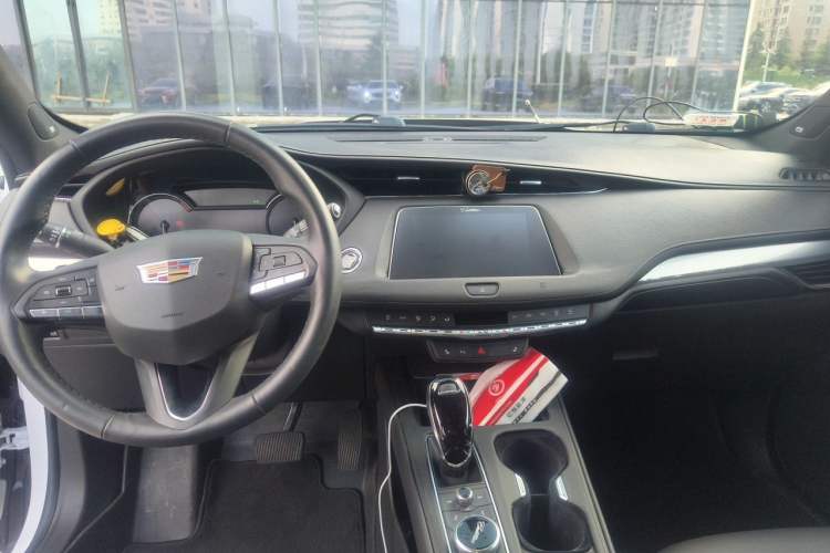 Used Cadillac XT4 2021 28T Two-Wheel Drive Leading Version Center Console