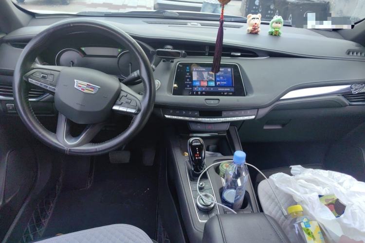 Used Cadillac XT4 2021 28T Two-Wheel Drive Tech Edition Center Console