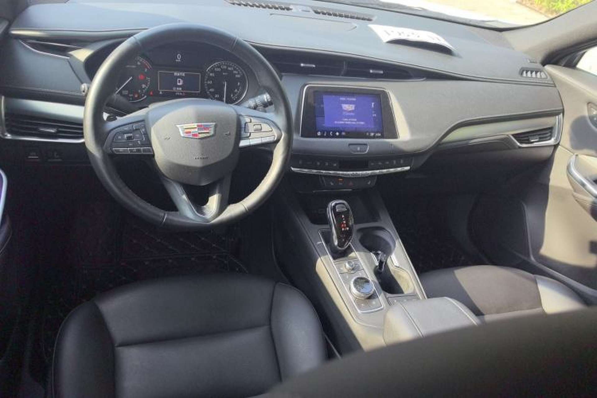 Used Cadillac XT4 2021 28T Two-Wheel Drive Luxury Version Center Console