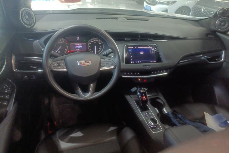 Used Cadillac XT4 2021 28T Two-Wheel Drive Tech Edition Center Console