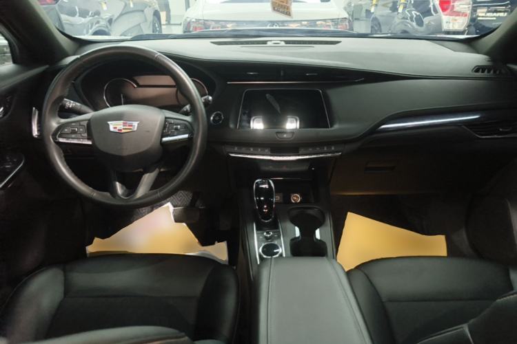 Used Cadillac XT4 2021 28T Two-Wheel Drive Tech Edition Center Console