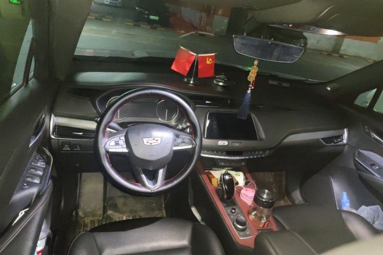 Used Cadillac XT4 2021 28T Two-Wheel Drive Leading Version Center Console