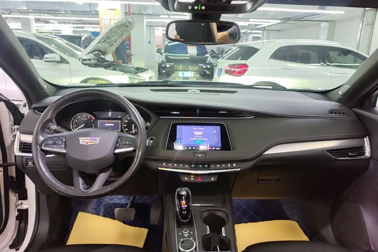 Used Cadillac XT4 2021 28T Two-Wheel Drive Leading Version Center Console