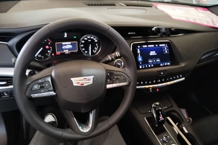 Used Cadillac XT4 2021 28T Two-Wheel Drive Tech Edition Center Console