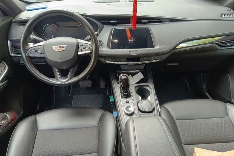 Used Cadillac XT4 2021 28T Two-Wheel Drive Tech Edition Center Console