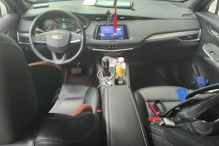 Used Cadillac XT4 2021 28T Two-Wheel Drive Luxury Version Center Console