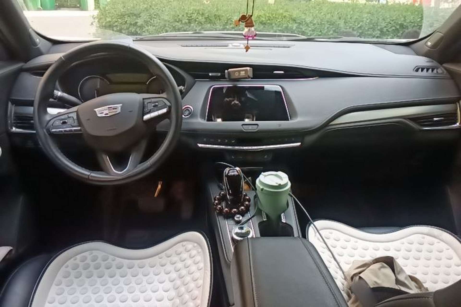 Used Cadillac XT4 2021 28T Two-Wheel Drive Luxury Version Center Console