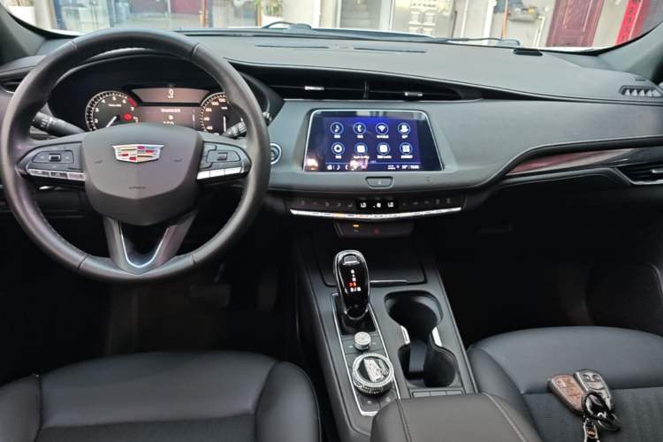 Used Cadillac XT4 2021 28T Two-Wheel Drive Tech Edition Center Console