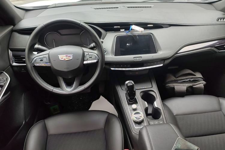 Used Cadillac XT4 2021 28T Two-Wheel Drive Tech Edition Center Console