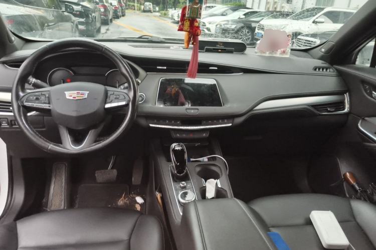 Used Cadillac XT4 2021 28T Two-Wheel Drive Leading Version Center Console