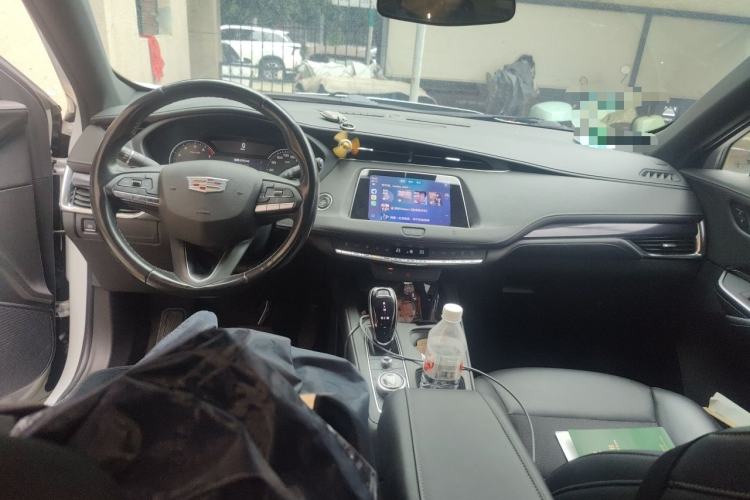 Used Cadillac XT4 2021 28T Two-Wheel Drive Tech Edition Center Console