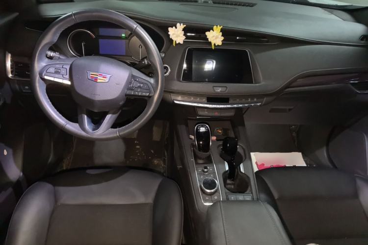 Used Cadillac XT4 2021 28T Two-Wheel Drive Tech Edition Center Console