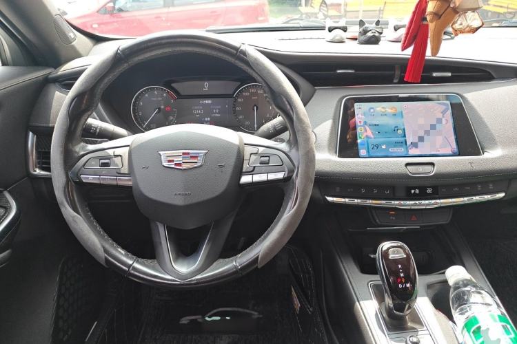 Used Cadillac XT4 2021 28T Two-Wheel Drive Tech Edition Center Console