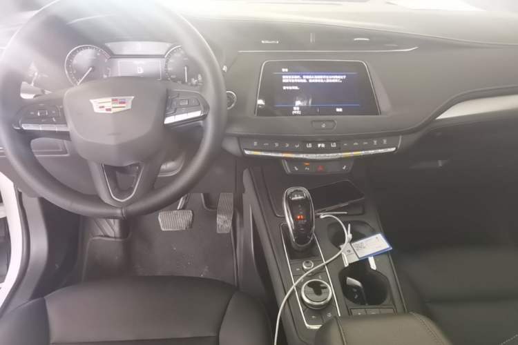 Used Cadillac XT4 2021 28T Two-Wheel Drive Leading Version Center Console