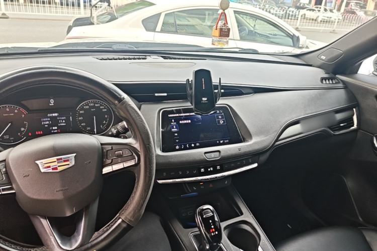 Used Cadillac XT4 2021 28T Two-Wheel Drive Leading Version Center Console