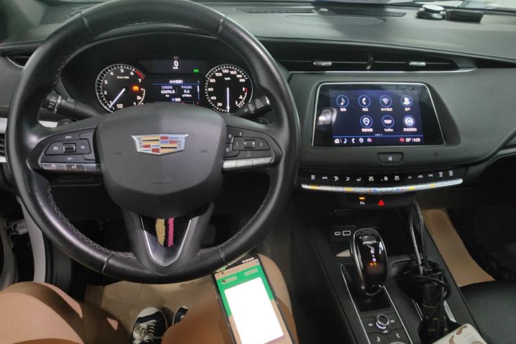 Used Cadillac XT4 2021 28T Two-Wheel Drive Tech Edition Center Console
