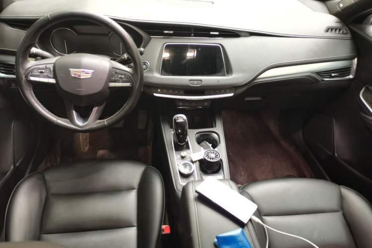Used Cadillac XT4 2021 28T Two-Wheel Drive Leading Version Center Console
