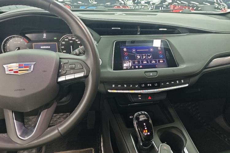 Used Cadillac XT4 2021 28T Two-Wheel Drive Tech Edition Center Console