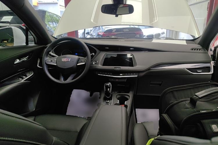 Used Cadillac XT4 2021 28T Two-Wheel Drive Tech Edition Center Console