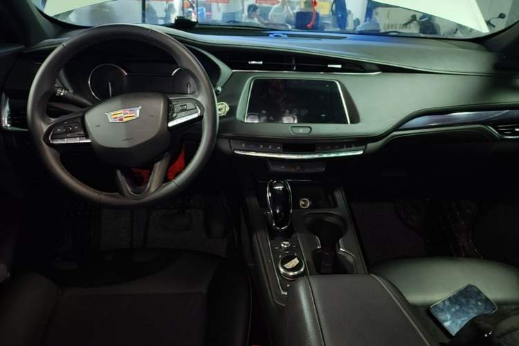 Used Cadillac XT4 2021 28T Two-Wheel Drive Tech Edition Center Console