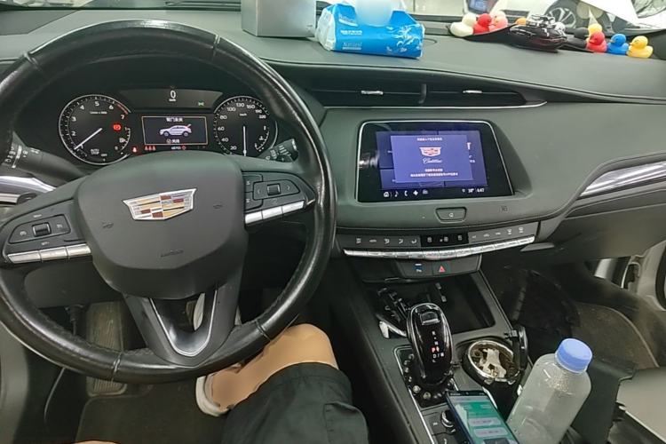 Used Cadillac XT4 2021 28T Two-Wheel Drive Tech Edition Center Console