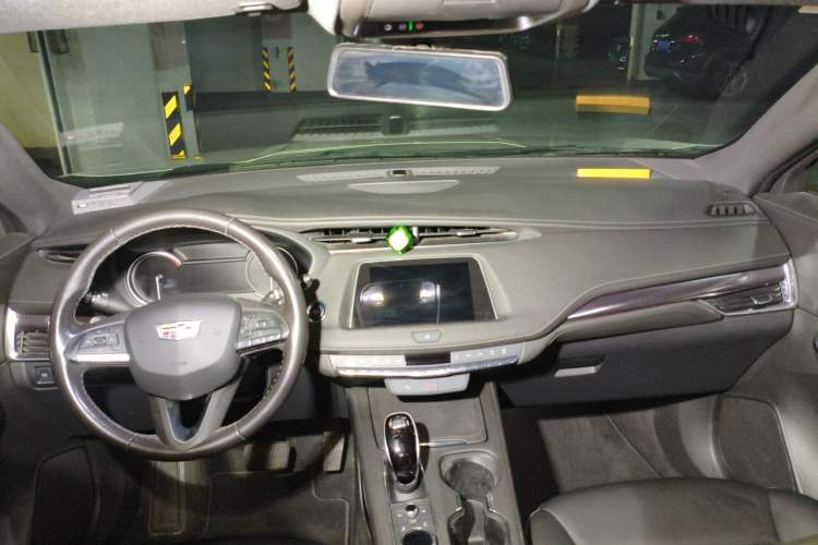 Used Cadillac XT4 2021 28T Two-Wheel Drive Tech Edition Center Console