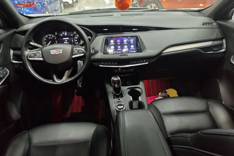 Used Cadillac XT4 2021 28T Two-Wheel Drive Luxury Version Center Console
