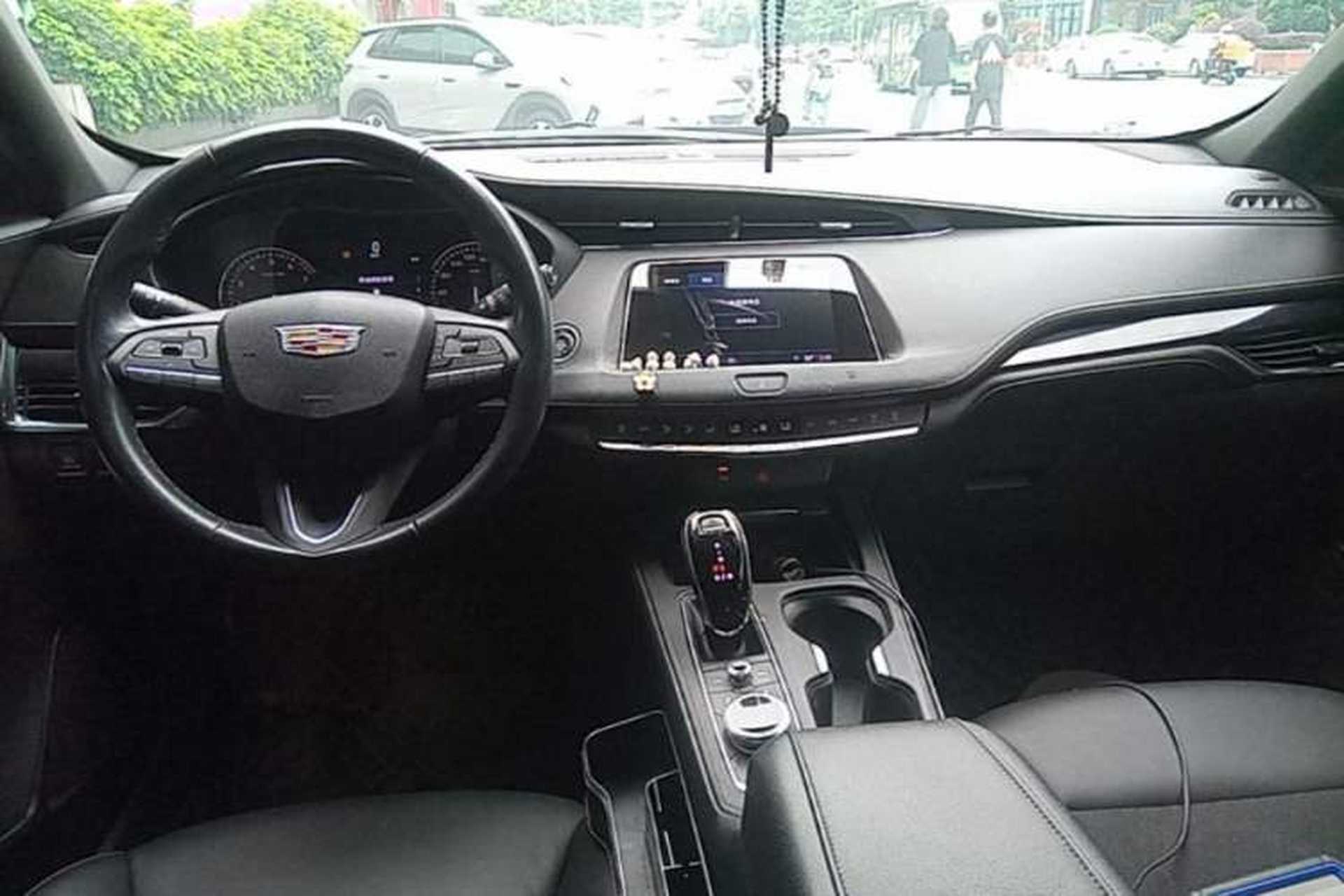 Used Cadillac XT4 2021 28T Two-Wheel Drive Tech Edition Center Console