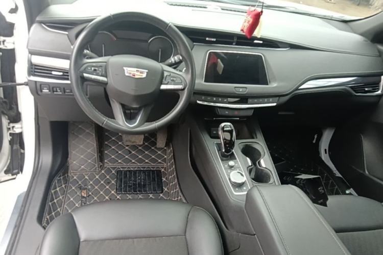 Used Cadillac XT4 2021 28T Two-Wheel Drive Tech Edition Center Console