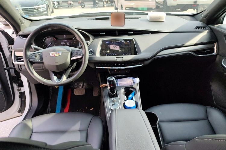 Used Cadillac XT4 2021 28T Two-Wheel Drive Leading Version Center Console