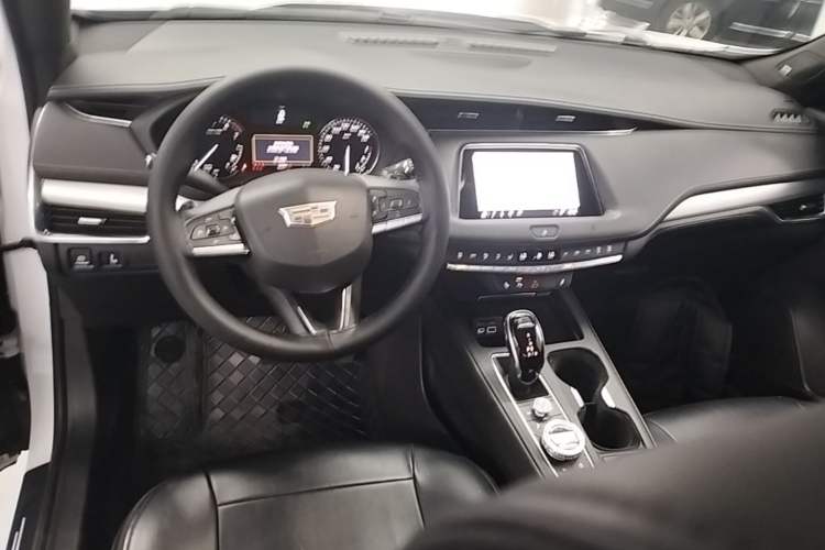 Used Cadillac XT4 2021 28T Two-Wheel Drive Leading Version Center Console