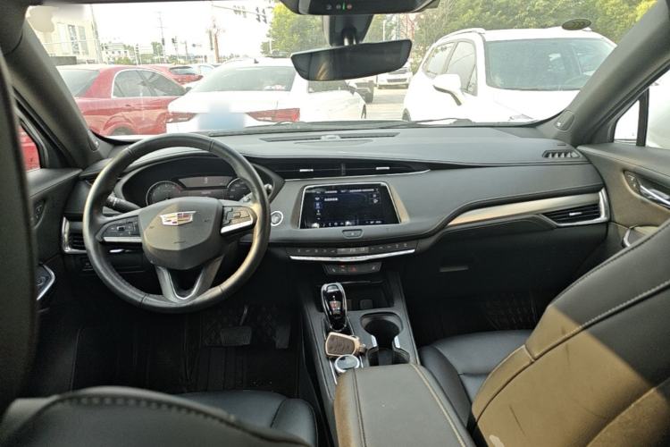 Used Cadillac XT4 2021 28T Two-Wheel Drive Leading Version Center Console