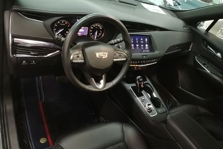 Used Cadillac XT4 2021 28T Two-Wheel Drive Tech Edition Center Console