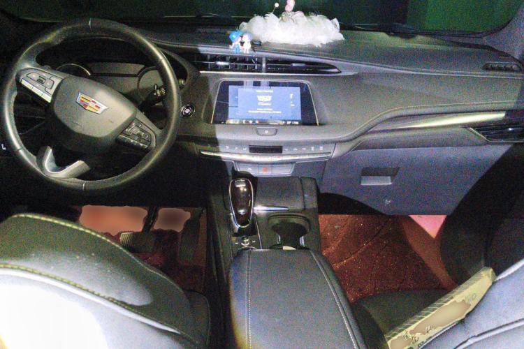 Used Cadillac XT4 2021 28T Two-Wheel Drive Tech Edition Center Console