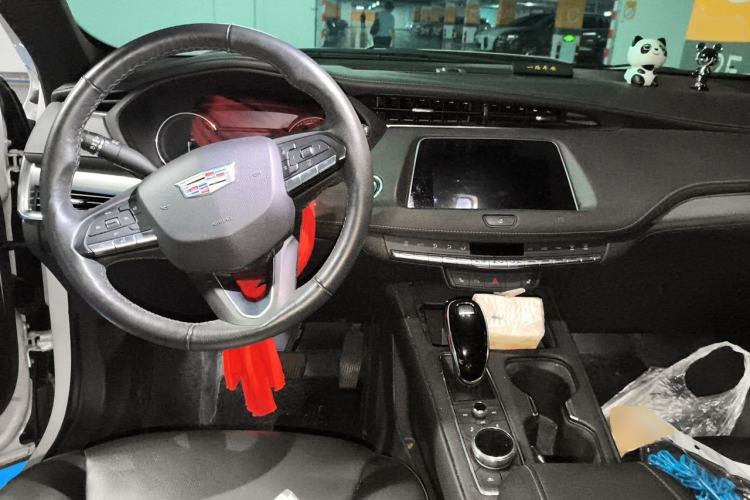 Used Cadillac XT4 2021 28T Two-Wheel Drive Luxury Version Center Console