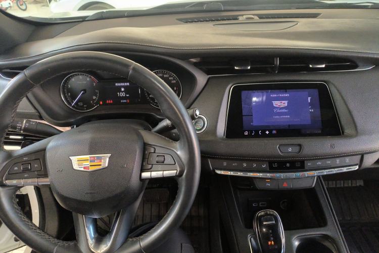Used Cadillac XT4 2021 28T Two-Wheel Drive Tech Edition Center Console