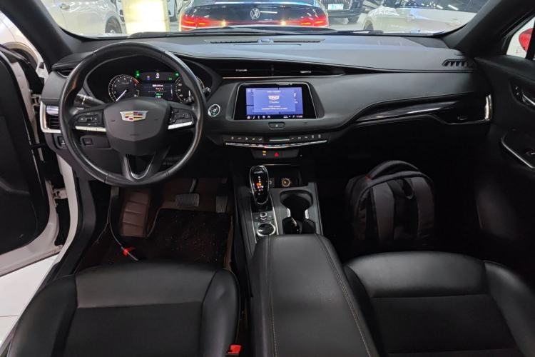 Used Cadillac XT4 2021 28T Two-Wheel Drive Tech Edition Center Console