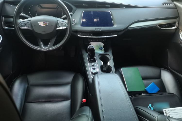Used Cadillac XT4 2021 28T Two-Wheel Drive Leading Version Center Console