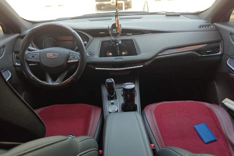 Used Cadillac XT4 2021 28T Two-Wheel Drive Tech Edition Center Console