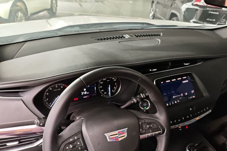 Used Cadillac XT4 2021 28T Two-Wheel Drive Tech Edition Center Console