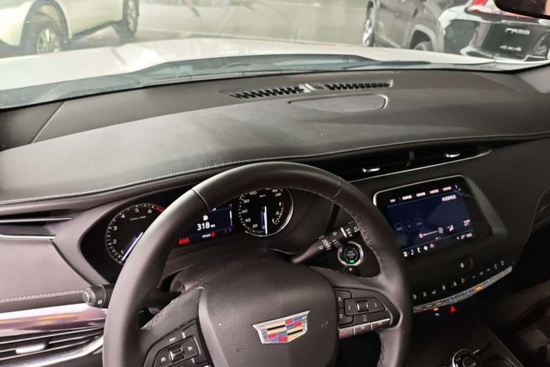 Used Cadillac XT4 2021 28T Two-Wheel Drive Tech Edition Center Console