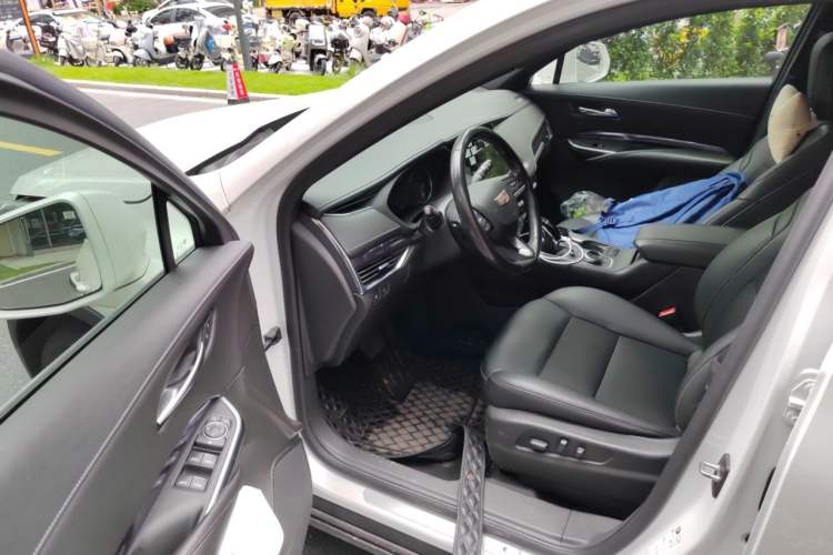 Used Cadillac XT4 2021 28T Two-Wheel Drive Tech Edition Driver Seat