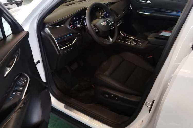 Used Cadillac XT4 2021 28T Two-Wheel Drive Tech Edition Driver Seat