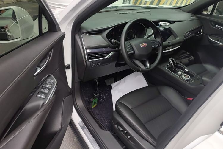 Used Cadillac XT4 2021 28T Two-Wheel Drive Tech Edition Driver Seat